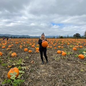 Meet your Posher, Laura